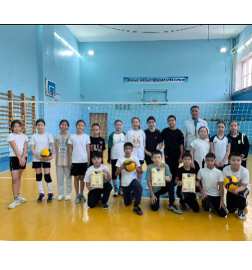 Қысқы каникулдағы сыныптар арасында спорттық сайыстар